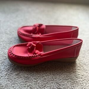 Solsagn.G Women’s Cherry Red Faux Leather Moccasin Loafers Size 5 NWOT
